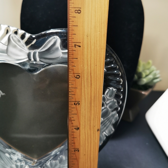 Vintage Studio Nova Crystal Frosted Glass Heart and Bows Picture Frame - Picture 10 of 14